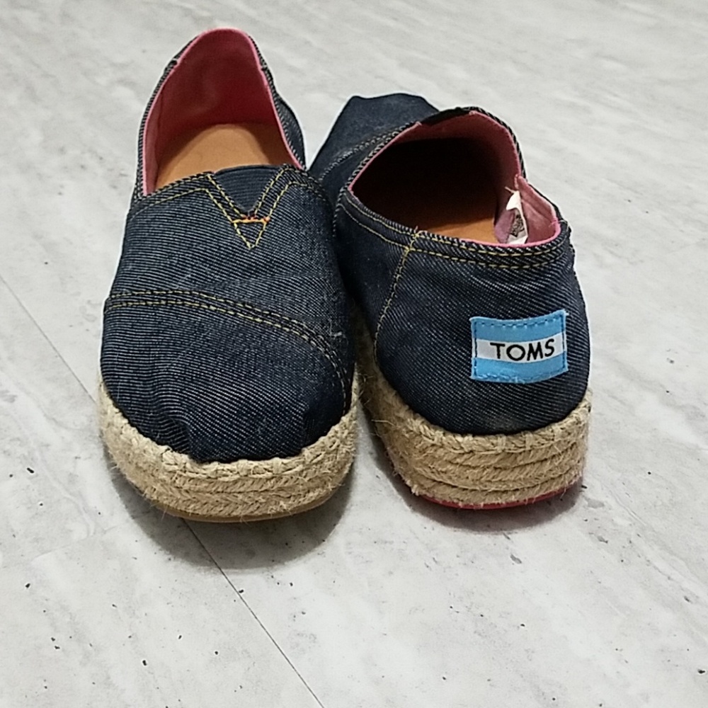 Toms